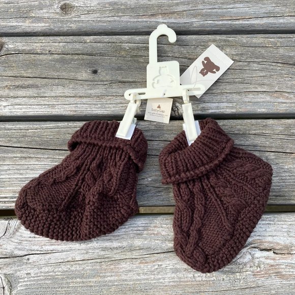 Gap Brown Knit Hat with Ears & Booties for Baby - Picture 3 of 13